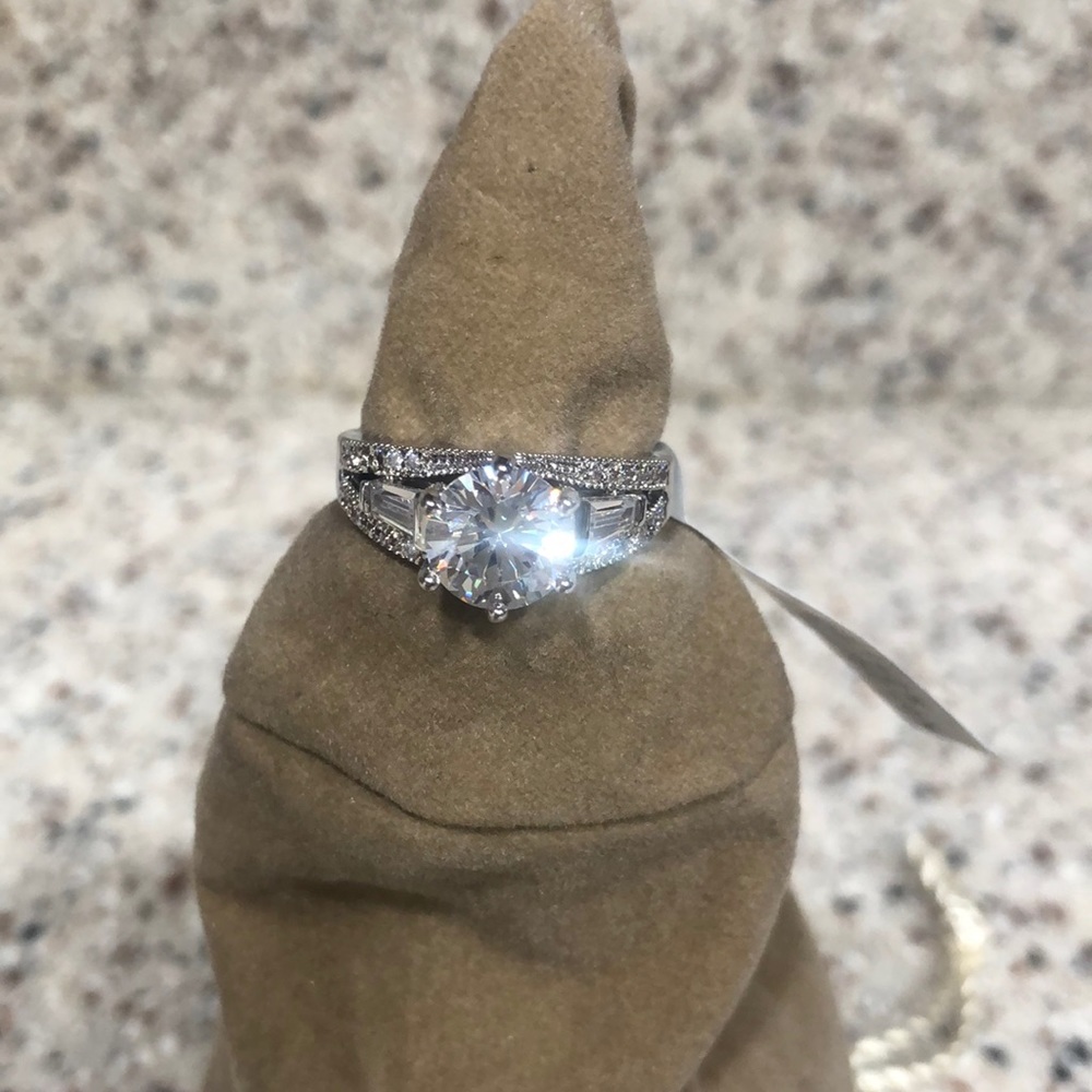 🆕 Covenant Fashion - Round Cut Ring